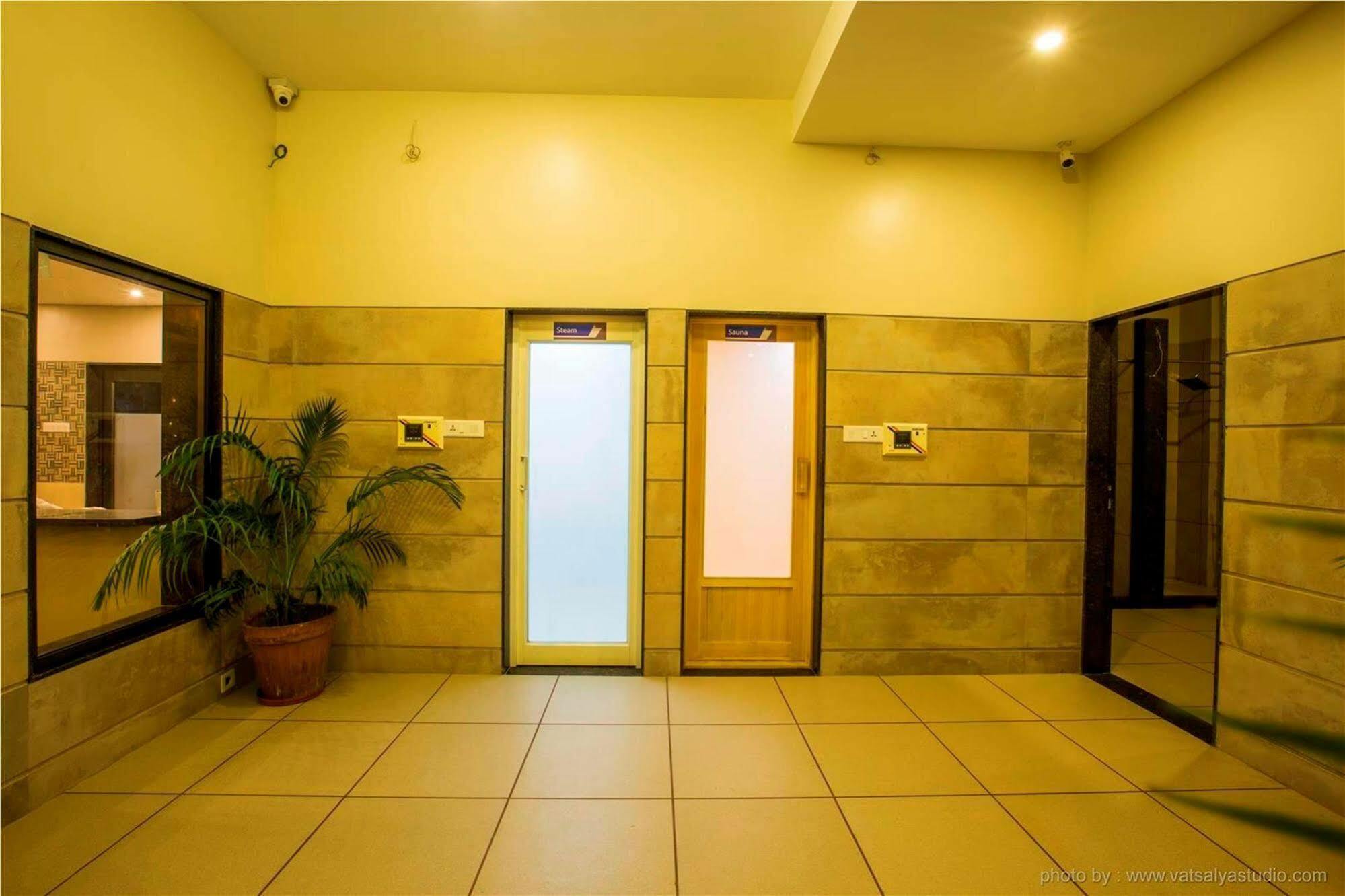 Hotel VITS Shalimar, Ankleshwar Exterior foto