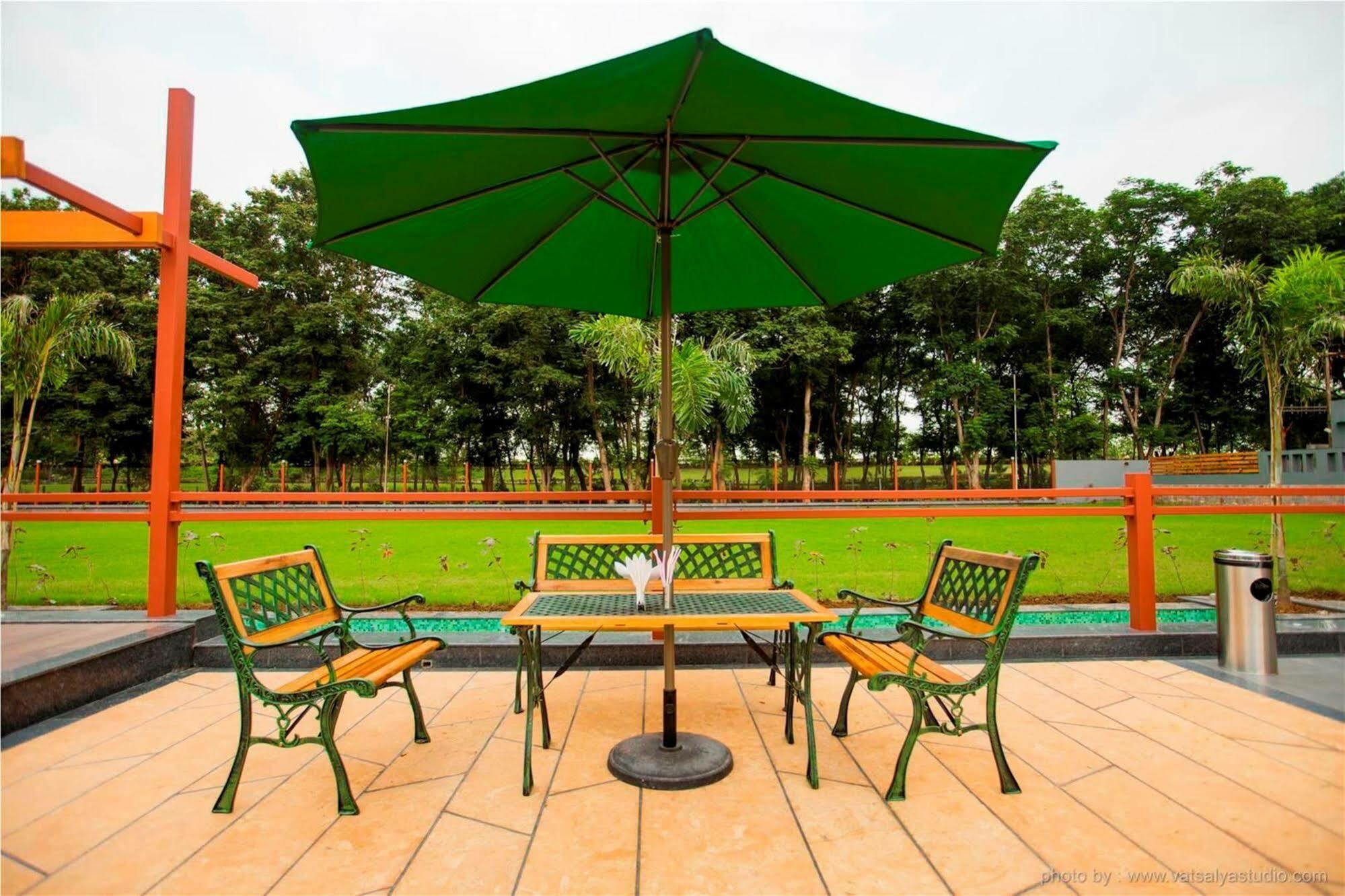 Hotel VITS Shalimar, Ankleshwar Exterior foto
