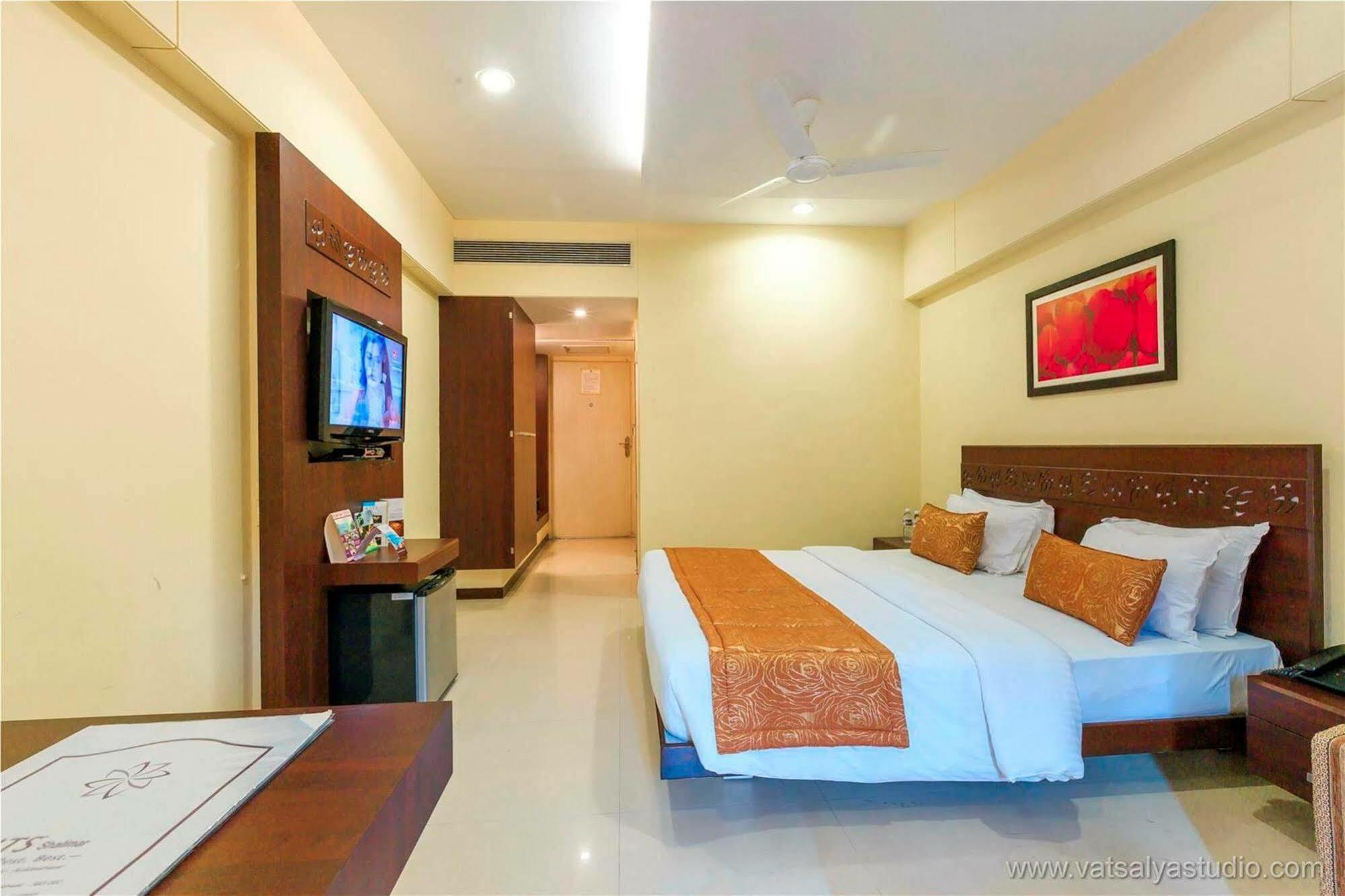 Hotel VITS Shalimar, Ankleshwar Exterior foto