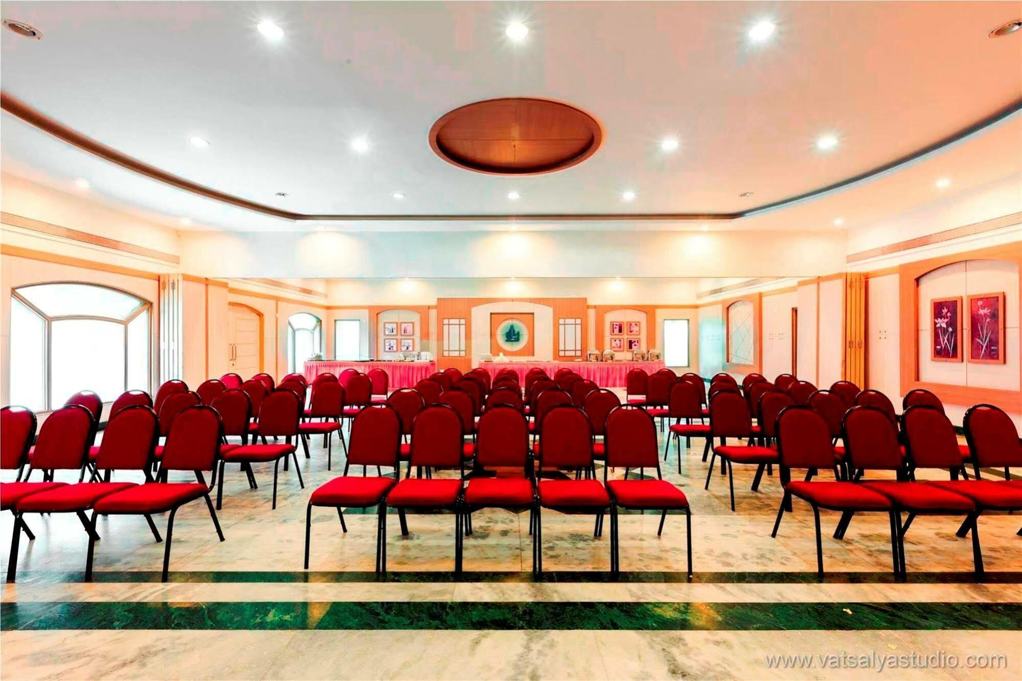Hotel VITS Shalimar, Ankleshwar Exterior foto