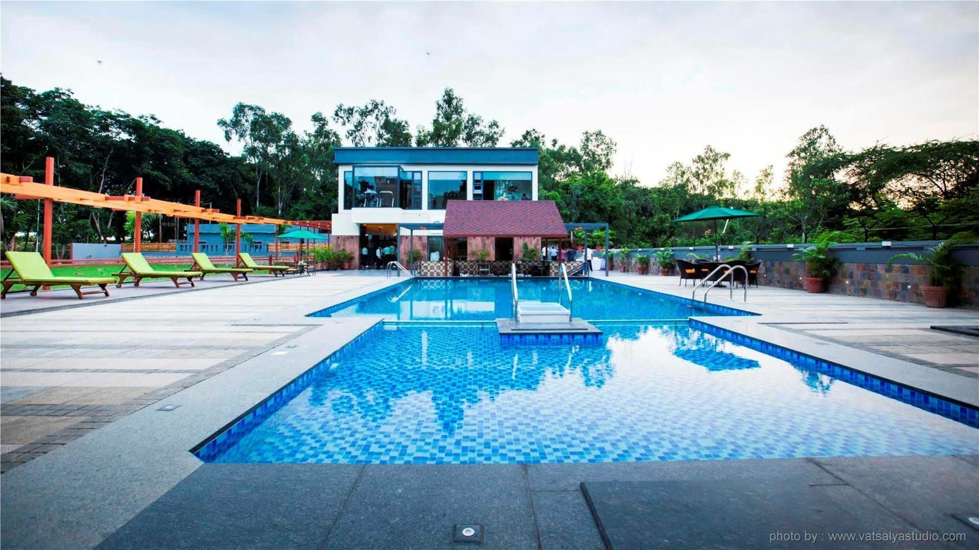 Hotel VITS Shalimar, Ankleshwar Exterior foto